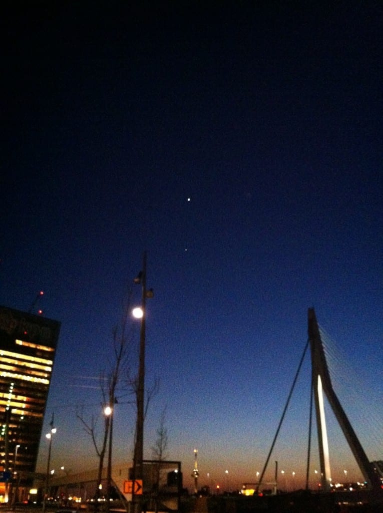 Maan, Jupiter en Venus boven de Erasmusbrug